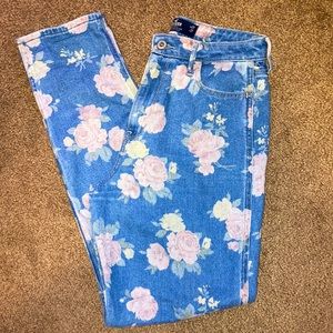 Hollister Ultra High Rise Floral Mom Jeans Size 5 R